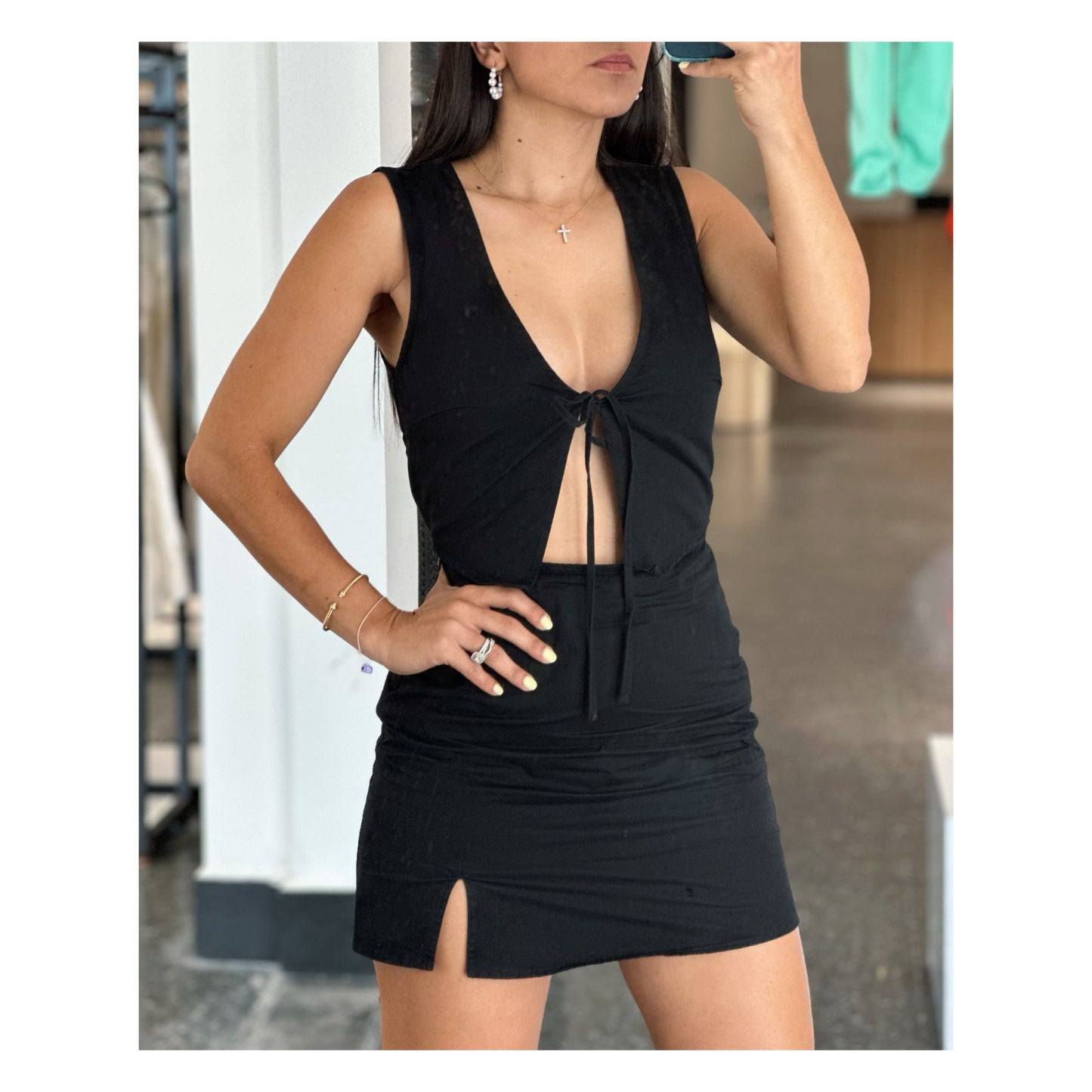 V-NECK SLEEVELESS MINI DRESS