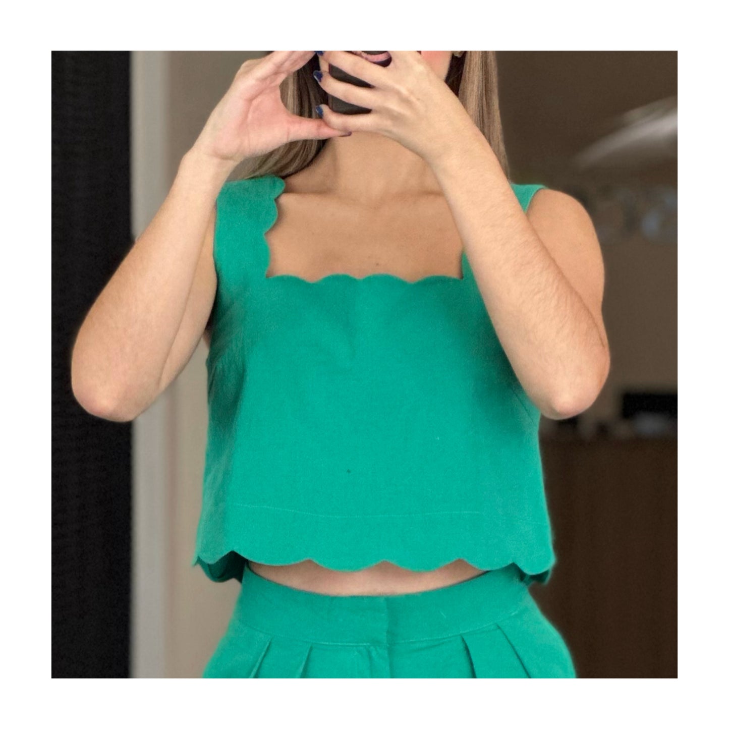 SCALLOPED EDGE SQUARE NECK CROPPED TOP