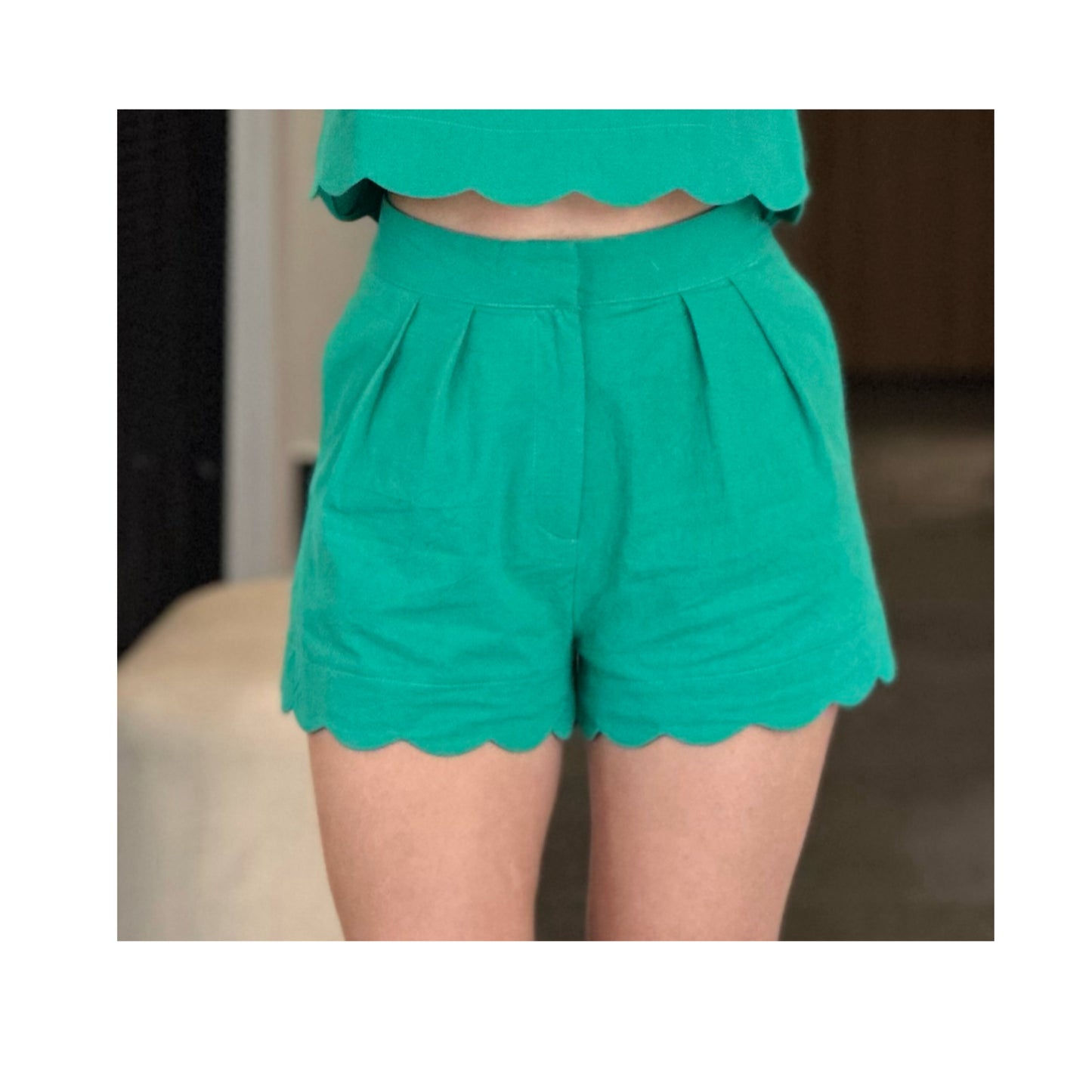 SCALLOPED EDGE HIGH WAISTED SHORTS W/ PLEATS