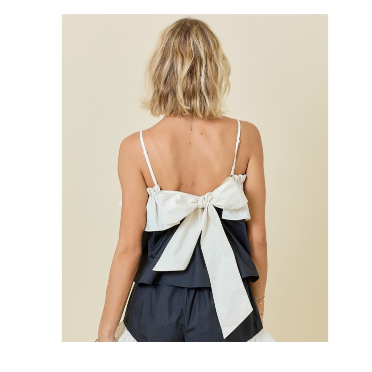 CONTRAST POPLIN RUFFLE TOP W/ CONTRAST TIE AT BACK