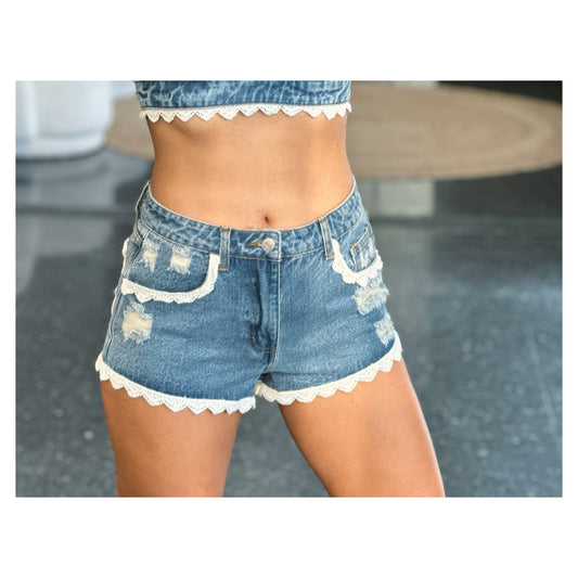 MID RISE EDGE LACE DENIM SHORTS