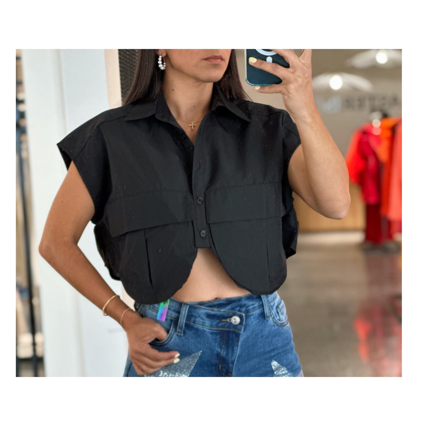 BLACK CROP SOLID POCKET TOP