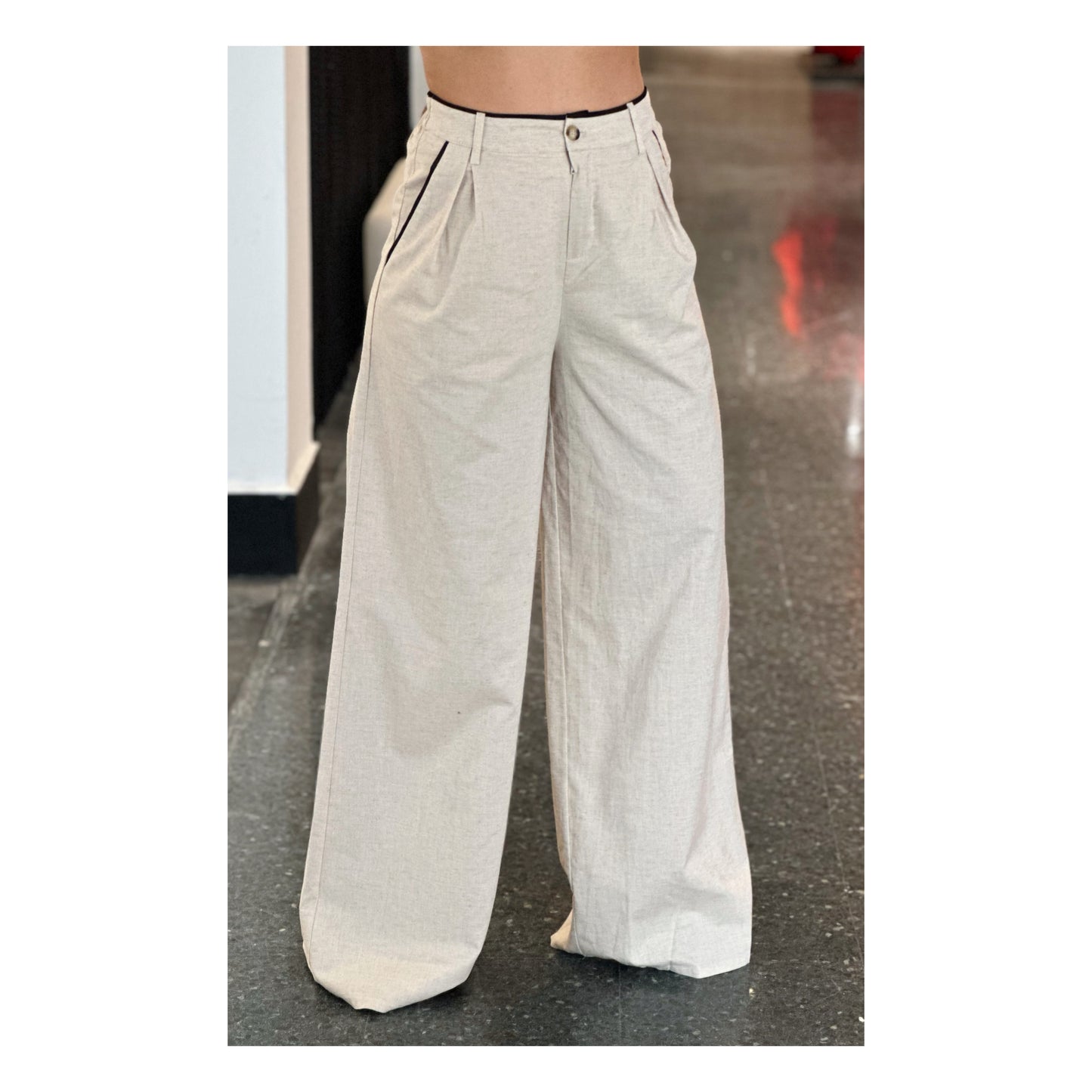 LIGHT TAUPE/BLACK CONTRAST PIPING DETAILED LINEN PANTS