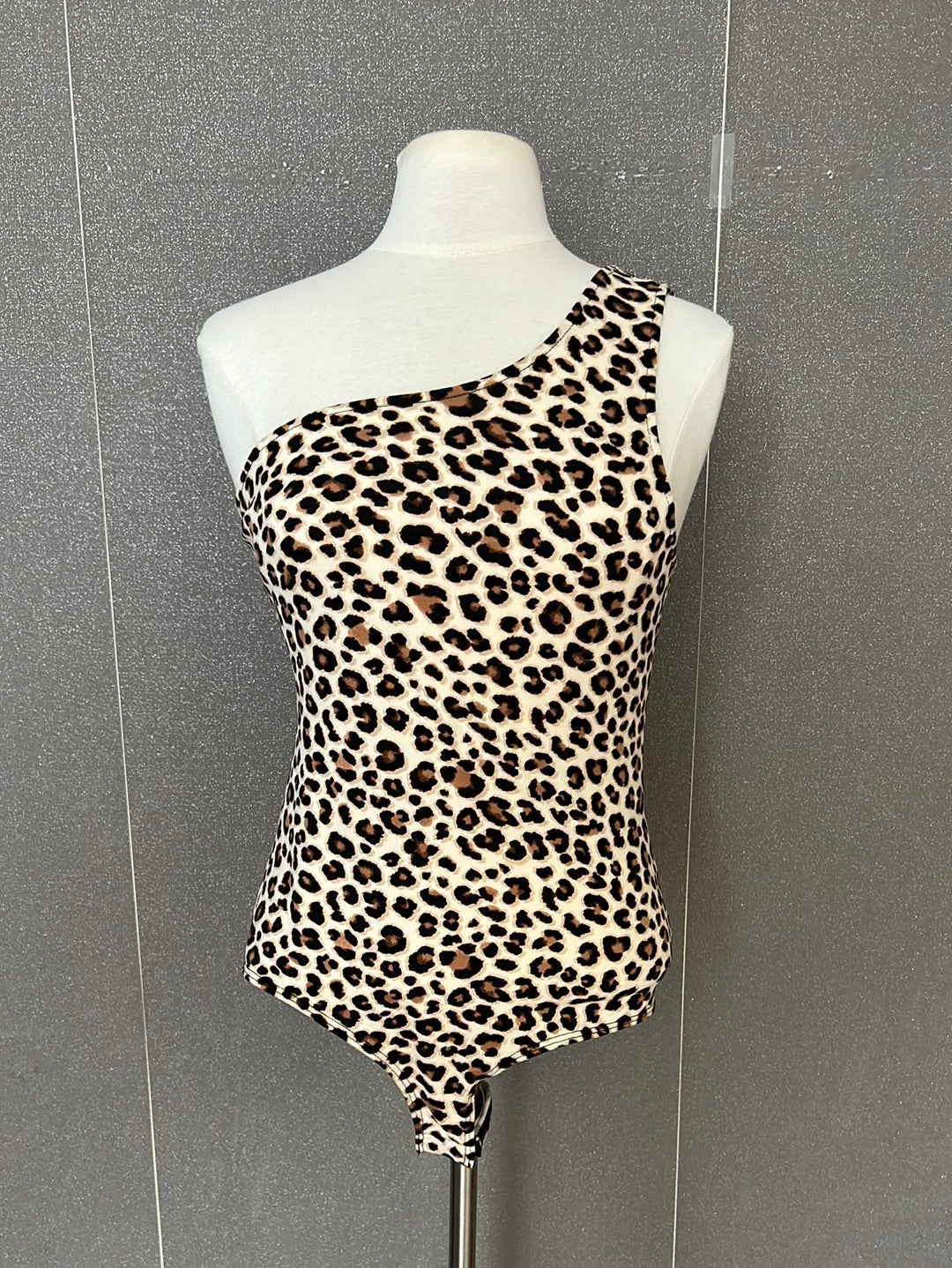 ANIMAL PRINT ONE SHOULDER BODY SUIT