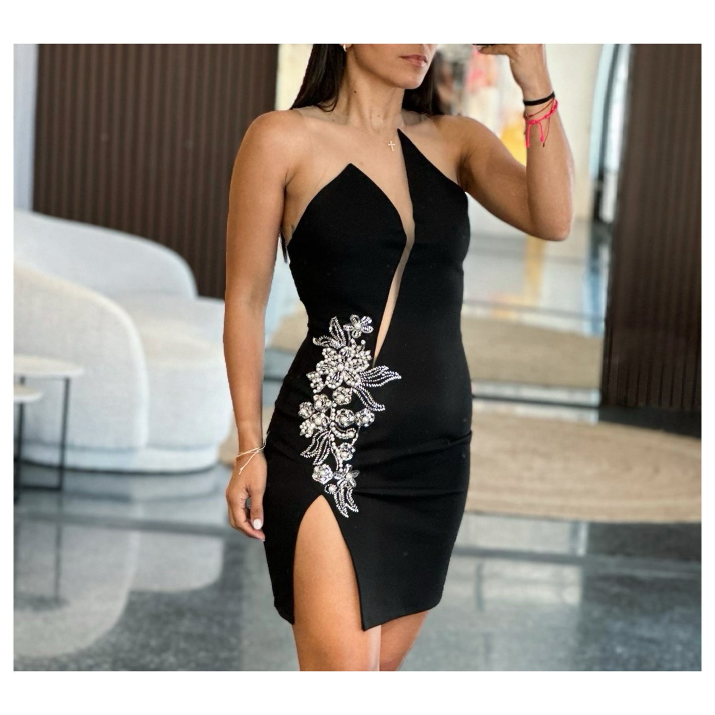 EMBELLISHED APPLIQUE BODYCON DRES