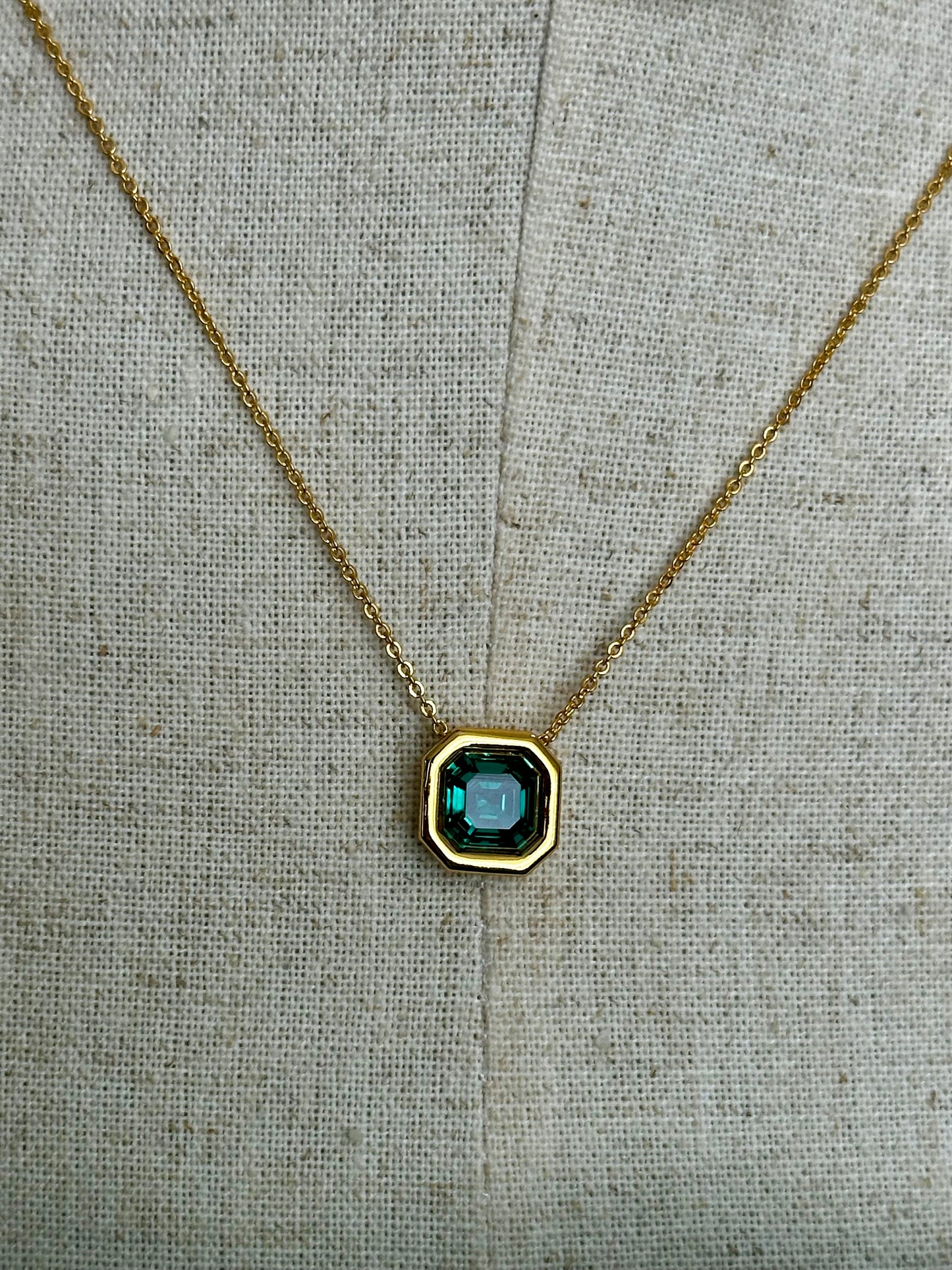 Royal Necklace Gold Emerald