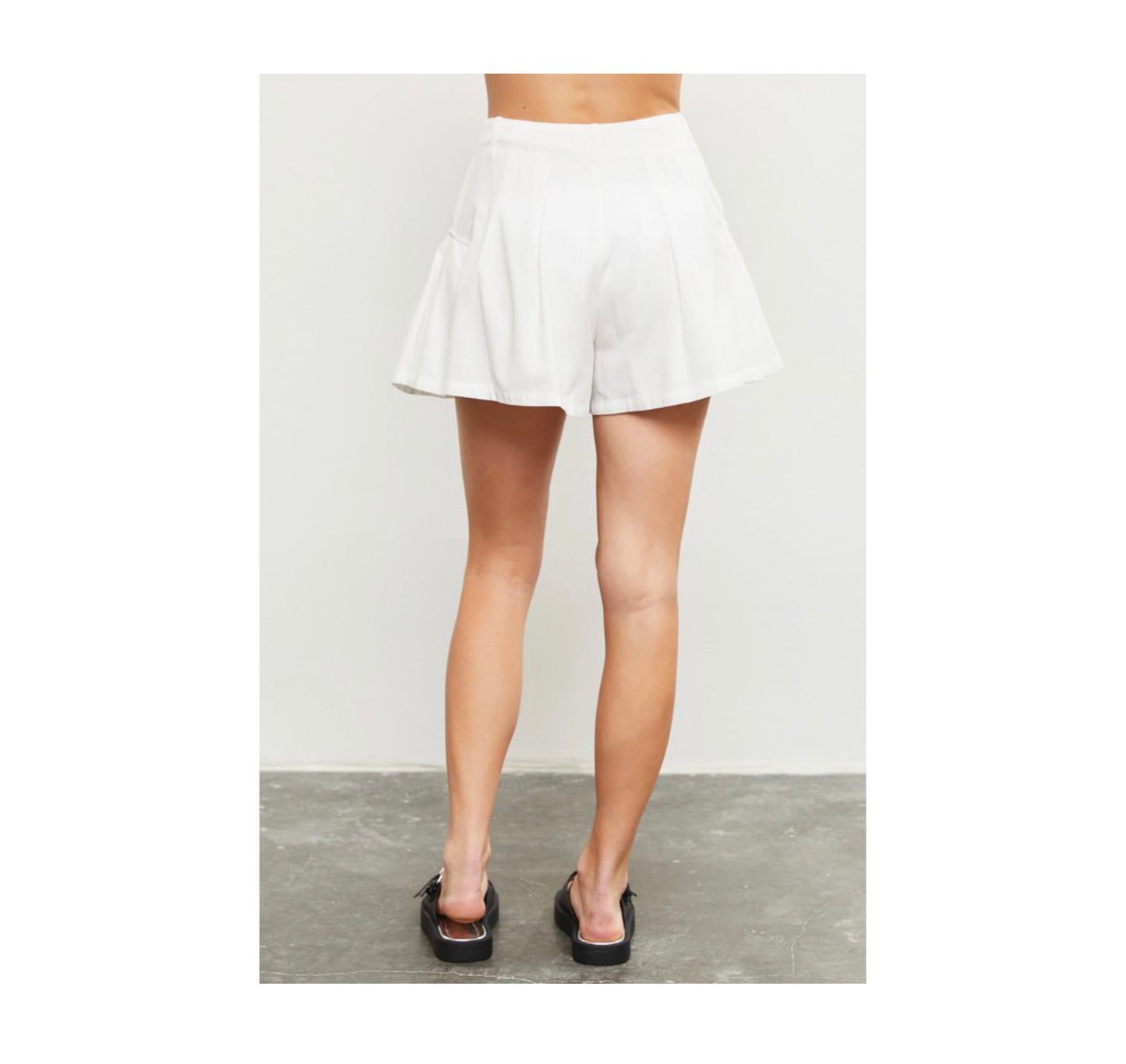 WHITE FLARE SHORTS