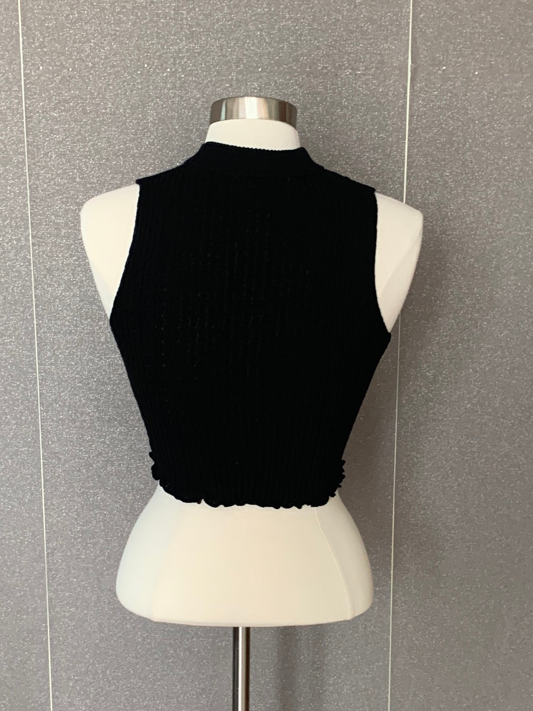 TURTLE NECK SLEEVELESS TOP