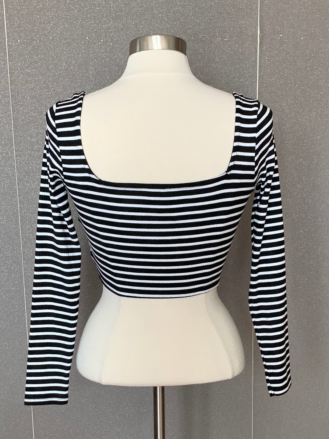 BLACK AND WHITE STRIPES LONG SLEEVE TOP